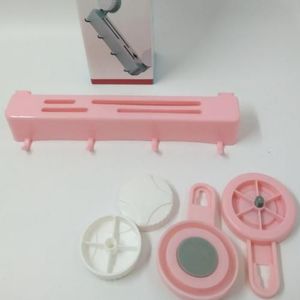 حامل سكاكين بلاستيك شفط و مزود ب ٤ هوك