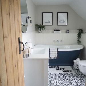 Simple Black Wall Sconce-