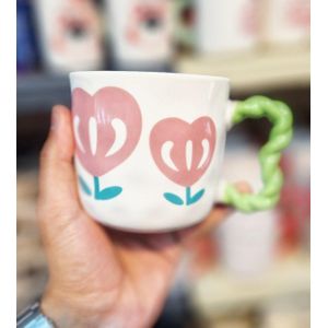 Porcelain mug with a bow design Heart-shaped handle for a stylish and distinctive look elegance If you appreciate fine details Made of durable porcelain, suitable for coffee, tea, and instant coffee Available in multiple colors
