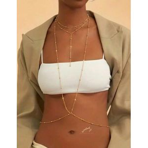 سلاسل جسم (Body Chain) باللون الذهبي تتألق بلمسات ناعمة وتفاصيل دقيقة تضفي رونقًا خاصًا على إطلالتك