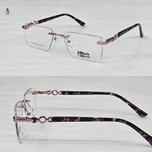 Black Horse نظارة حريمي فريمليس بتصميم أنيق وخفيف من المعدن، مناسبة للاستخدام اليومي وتمنح مظهرًا راقيًا وعصريًا. مريحة في الارتداء لفترات طويلة وتناسب مختلف الإطلالات.