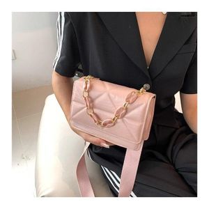 شنطة كروس بودي مبطنة بسلسلة – تصميم عصري أنيق