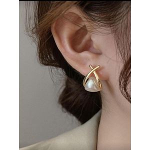 أقراط بتصميم متقاطع أنيق مزودة بحبات لؤلؤ - بلون ذهبي