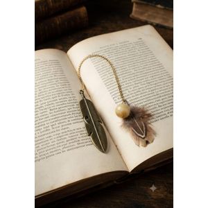 Elegant Feather-Design Metal Bookmark – A distinctive accessory for reading enthusiasts and a gift for book lovers.