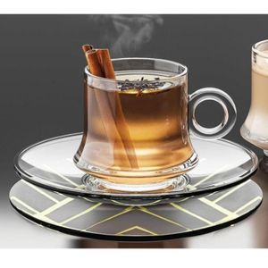 City Glass طقم شاي روبوستا بالطبق هو الخيار الأمثل لعشاق الشاي والقهوة، حيث يجمع بين الأناقة والوظائف العملية. يتكون هذا الطقم من 6 أكواب و6 أطباق مصنوعة من الزجاج الشفاف عالي الجودة، مما يجعله مثالياً 
