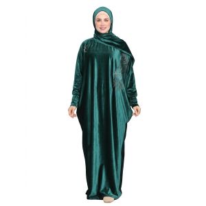 عباية  نسائية فاخرة بلون أخضر مطابقة للجسم مع تفاصيل زخرفية على الأكمام، مناسبة للمناسبات الرسمية واليومية  مقاس free 80-120kg