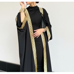    عروض رمضان قفطان رمضاني طويل الأكمام مزين بكنار مذهب عريض.