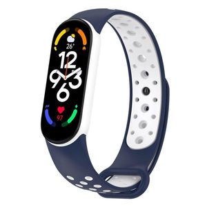 سوار بديل من السيليكون الناعم القابل للتعديل والتهوية لساعة شاومي مي باند 5/6 للرجال والنساء، متوفر بلونين (أزرق داكن/أبيض).