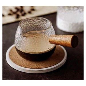 غلاية زجاجية بمقبض من الخيزران