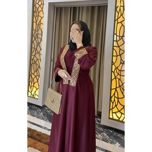 طقم عباية مخمل أنيق بأكمام قفطان مطرزة