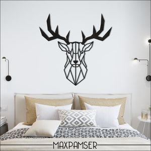 لوحة جدارية هندسية على شكل رأس غزال