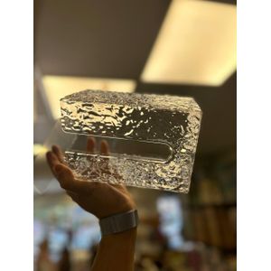 موزع مناديل اكريليك - صندوق مناديل معلق على الحائط مع شريط لاصق قوي مزدوج الوجه، مناسب لتنظيم المناديل بشكل أنيق في المنزل أو المكتب أو بيئات الحمام