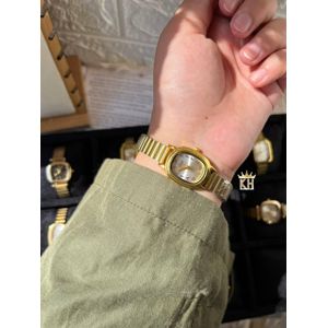 ساعة كوارتز نسائية كلاسيكية باللون الذهبي وسوار ستانلس ستيل