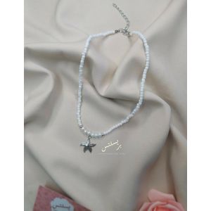 Bracelets عقد يدوي ناعم يجمع بين الطابع العصري وجمال البحر، مصمم ليناسب الإطلالات الصيفية واليومية.