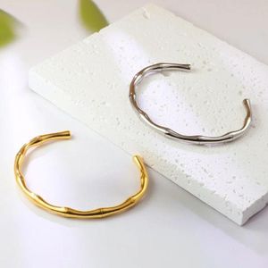 سوار أنيق بتصميم الخيزران للنساء - إكسسوار عصري أنيق باللونين الذهبي والفضي - هدية عصرية بسيطة