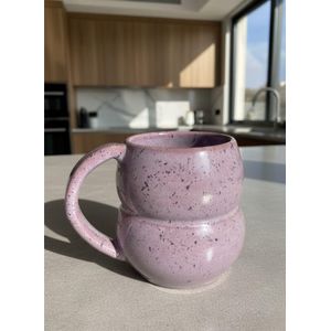 كوب من الخزف اليدوي – كوب من الفخار بسعة 350 مل مع طلاء لامع بنقاط وردية، تصميم دائري مزدوج الانحناء فريد، مقبض مريح للقهوة والشاي