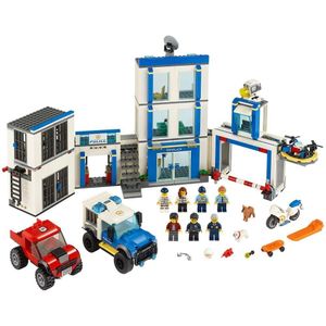 LEGO مجموعة ليجو سيتي مركز الشرطة 743 قطعة - 60246