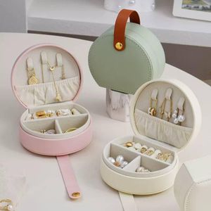 منظم اكسسوارات جلد ميني بيد للحمل – علبة تخزين مجوهرات أنيقة