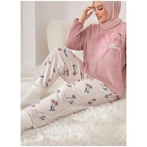 طقم بيجاما مبطن بالفرو بمقاسات كبيرة، طقم بيجاما نسائي من قطعتين، بلوزة وبنطال من الفلانيل بأكمام طويلة ورقبة دائرية مطرزة بالكرز والحروف.