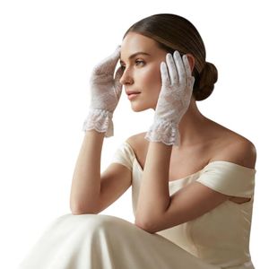 قفازات قصيرة من الدانتيل الأبيض الأنيق بتصميم كشكشة - لإطلالة زفاف ومناسبات راقية