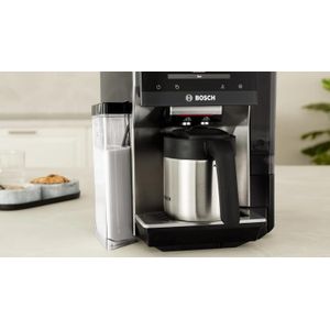 Bosch ماكينة قهوة أوتوماتيكية - سلسلة 8 - ضغط 19 بار - شاشة لمس TFT - نظام حليب مدمج - اتصال منزلي - أسود - TQE80703