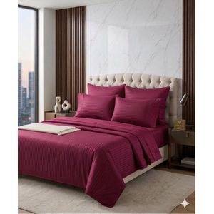 ملاية قطن مخططة (ستريب) – لون بورجندي، خامة ستان ناعمة، باستيك لحماية الجوانب وثبات مثالي