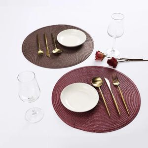 قاعدة كوب مستديرة من الخوص - متعدد الألوان