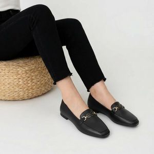 Life Stylish حذاء بالبَرينا مسطح من الجلد مربع BN-515 - أسود