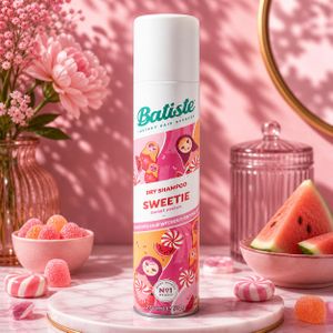 Batiste شامبو جاف Sweetie بخاخ 200 مل - انتعاش للشعر والتحكم في الدهون وزيادة الكثافة - تركيبة خفيفة بدون بقايا - مناسب لجميع أنواع الشعر