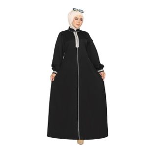 عبايه بتصميم بسيط من الصدر و اليدين الخامة كريشه , موديل 3070 , اسود