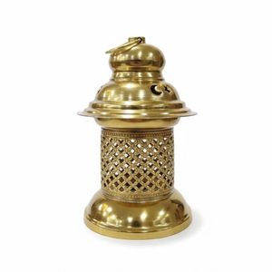 فانوس بتصميم عصري يجمع بين التراث الإسلامي واللمسات المودرن