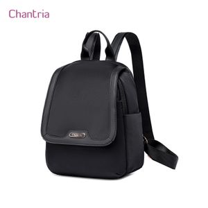 Chantria حقيبة CB00621 هي الخيار المثالي لأولئك الذين يبحثون عن القوة والعملية والتصميم الخفيف. هذه القطعة المدمجة والأنيقة توفر مساحة واسعة لمستلزماتك اليومية. إنها الحقيبة المثالية للجميع: للسفر، للجامعة، أو للتسوق.