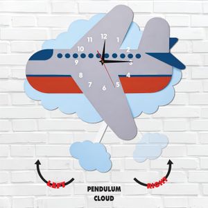 ساعة حائط ببندول متحرك بتصميم مبهج علي شكل طائرة مع سحابة متحركة، ألوان زاهية وجودة عالية، حركة هادئة بدون صوت، سهلة التعليق، تضيف لمسة ديكور جذابة وتناسب جميع الأذواق