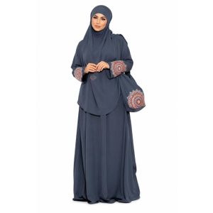 rusasi - عباءة إسلامية خضراء فاتحة بتصميم أنيق وتفاصيل زخرفية على الأكمام والجيب، مثالية للمناسبات اليومية والعائلية
