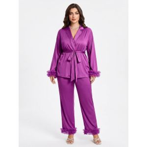 طقم نوم نسائي من قطعتين بلون Dark Purple مع تفاصيل فرو على الأكمام والساقين، تصميم مريح وعصرى للراحة المنزلية