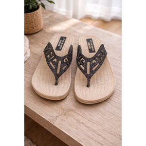 شبشب بناتي بتصميم أنيق ومريح – خفيف الوزن ومناسب للاستخدام اليومي