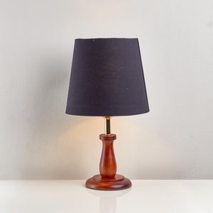 Nagafa Shop مصباح طاولة عصري بقاعدة خشبية وظل كتان أنيق، مناسب لجميع الديكورات.