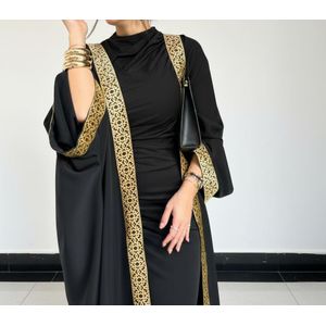    عروض رمضان قفطان رمضاني طويل الأكمام مزين بكنار مذهب عريض.