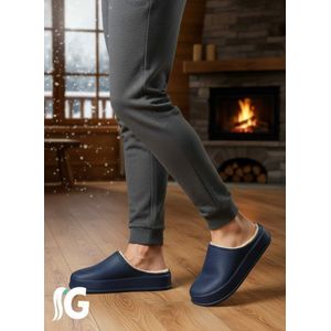 شبشب كروكس مبطن بالفرو للرجال والشباب، مناسب للاستخدام الداخلي والخارجي، يحافظ على الدفء في الشتاء - لون رمادي