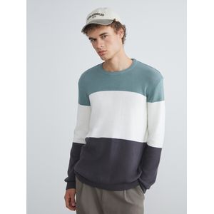 LC Waikiki كنزة رجالية بحياكة وألوان متناسقة وبياقة دائريّة