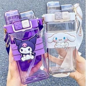 زجاجة ماء للأطفال مع حزام كتف، سعة 570 مل - متعددة الألوان - تصميم كرتوني