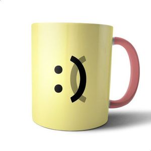 فنجان سيراميك من بيت حسني متعدد الألوان