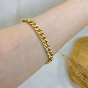 Bracelet gold for elegant woman