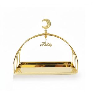 شيالة تقديم رمضانية ذهبية بتصميم عصري.