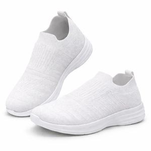 كوتشي AF18 حريمي رياضي خفيف – خامة قماش شبكي متنفّس – نعل طبي مرن للمشي اليومي - لون ابيض