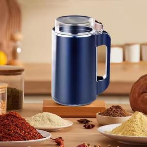 SILVER CREST مطحنة توابل كهربائية بمحرك نحاسي قوي بقدرة 300 واط، وسعة 400 مل، وست شفرات حادة من الفولاذ المقاوم للصدأ لطحن التوابل والمكسرات والأعشاب والقهوة. مطحنة صغيرة الحجم وقوية وسهلة التنظيف، ذات حجم ولون مناسبين. لون أزرق.