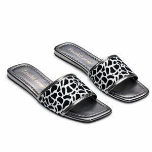 Tasahil center سليبر حريمى فلات جلد فى قماش