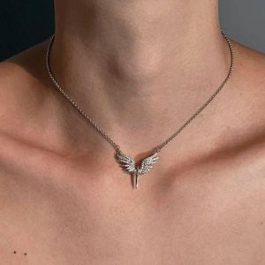 سلسلة طائر العنقاء أنيقة بتصميم فخم ومميز - إطلالة راقية تخطف الأنظار