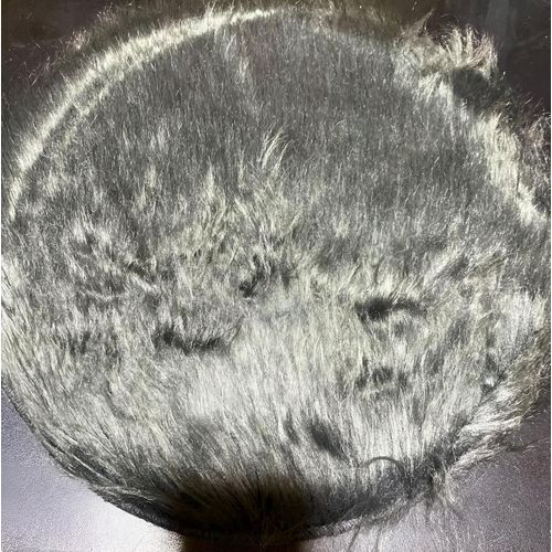 Soft Faux Fur Area Rug - Cozy and Luxurious Faux Fur Area Rug Perfect for Your Living Room or Bedroom, Comfort and Warmth, 33cm Perfect for Any Home Decor (Grey)