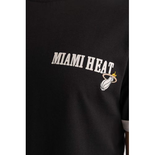 Defacto Fit NBA Miami Heat Standard Fit Crew Neck Short Sleeve T-Shirt